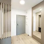 With Balcony Near Airport With Parking Appartamento