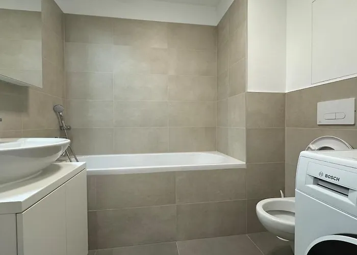 Apartmán With Balcony Near Airport With Parking *